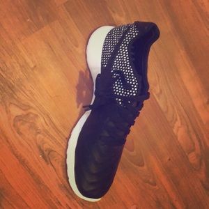 Never worn Nike Roshe 9.5 Men’s!